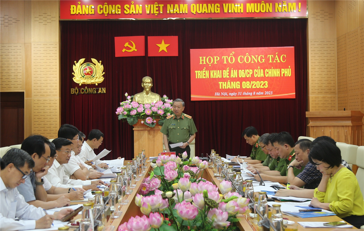 Họp Tổ công tác triển khai Đề án 06 tháng 8/2023